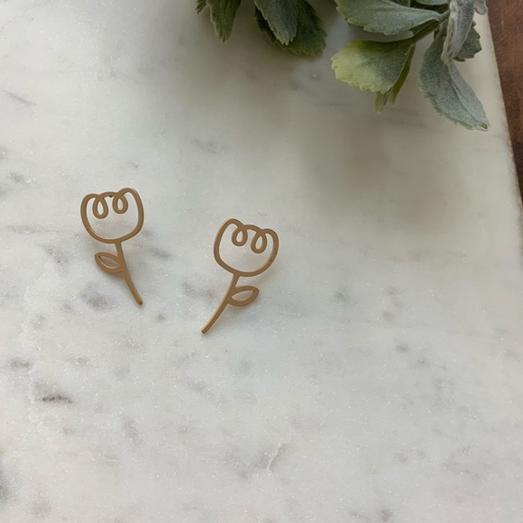 The Talley - Dainty Flower Matte Stud Earrings - Picture 2 of 7